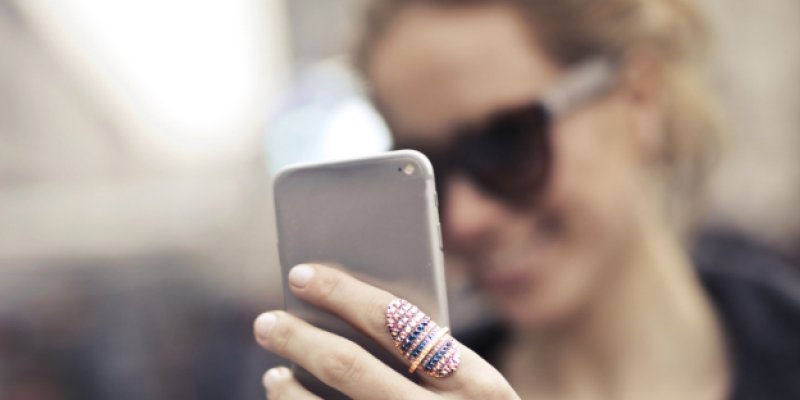 A woman who's take selfie